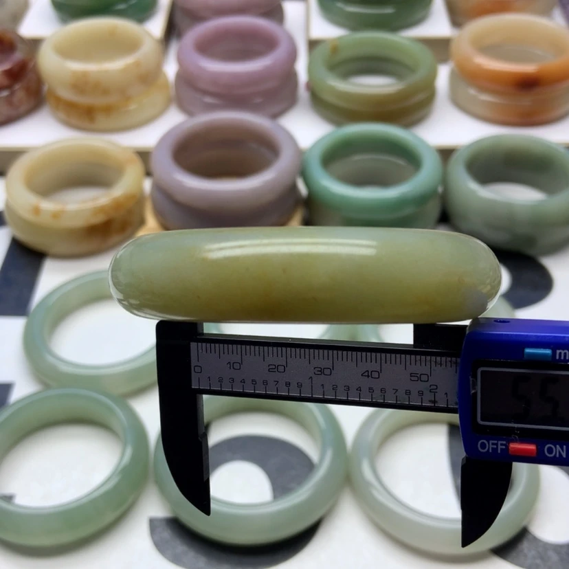 【闪购商品】未镶嵌手镯石英岩玉