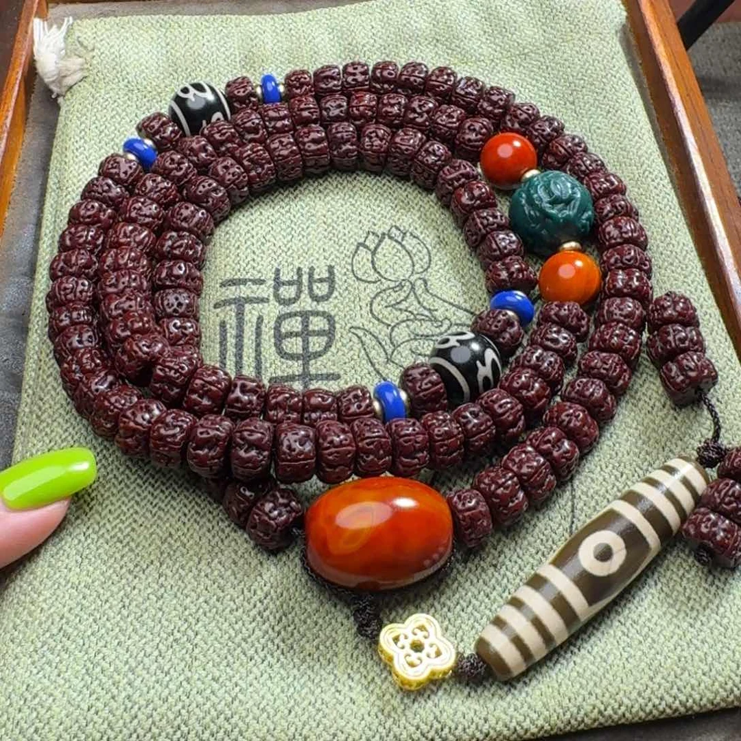 韩***章金刚菩提吊坠黑金