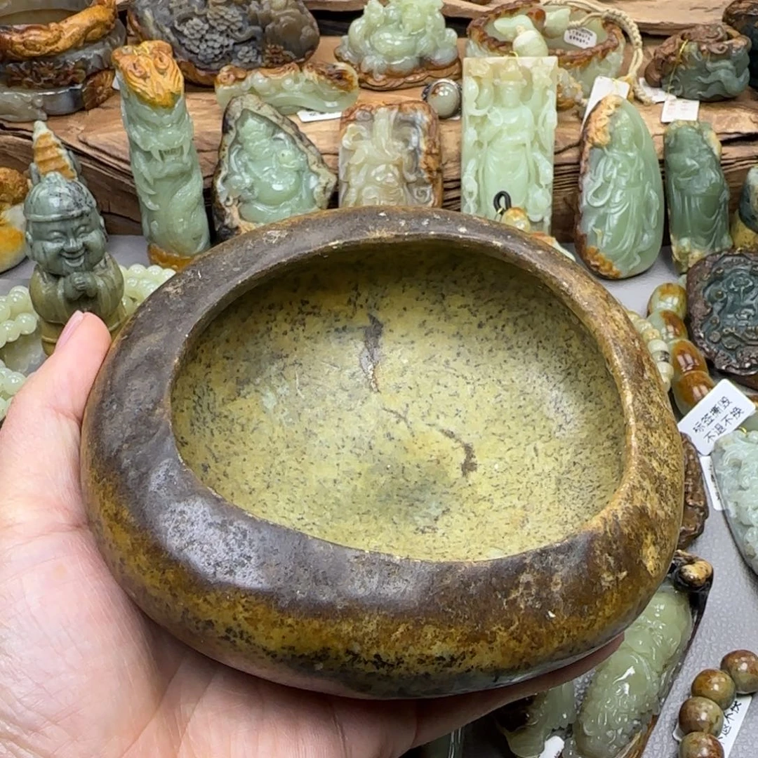 孤***️岫岩河磨玉（透闪石质玉）未镶嵌珠宝奇石