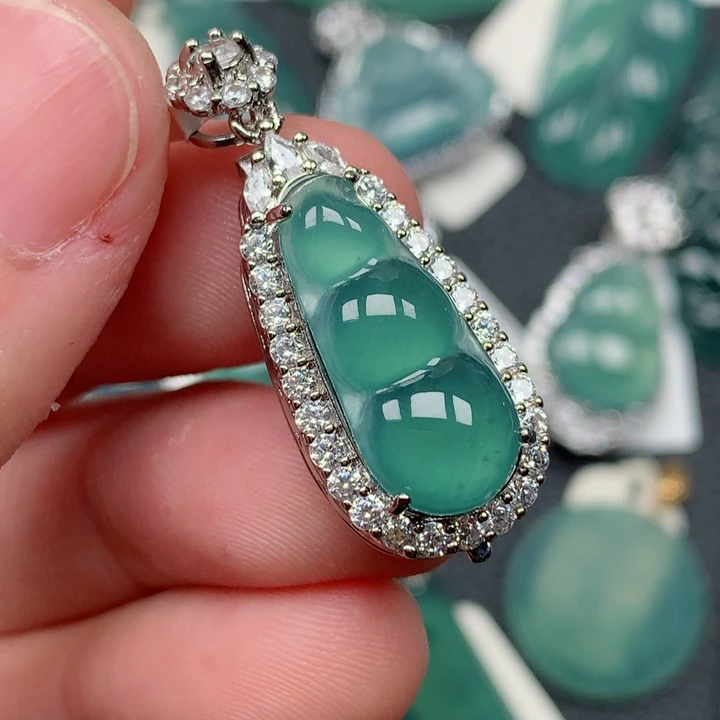 翡翠颈饰未镶嵌翡翠