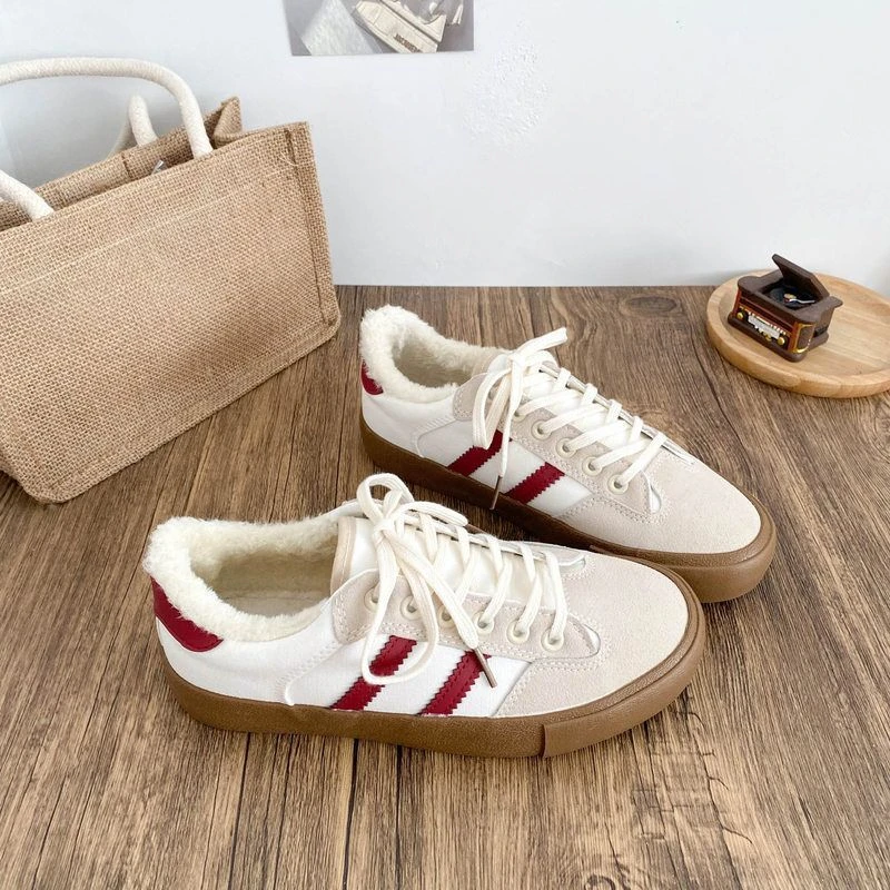 米色加绒德训板鞋2025秋冬新款平底舒适透气显小脚百搭超火休闲鞋