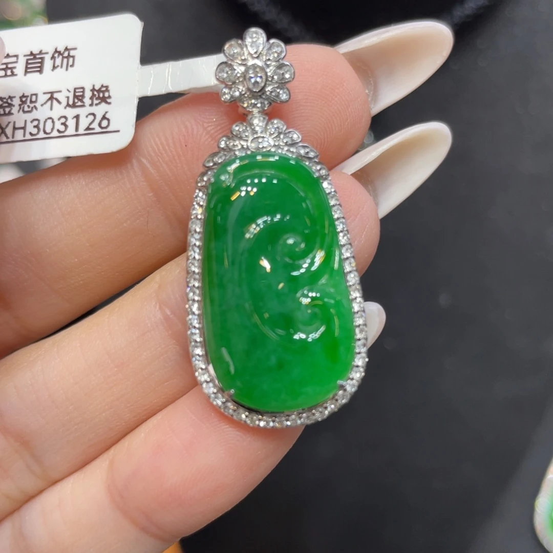 翡翠18K金镶嵌颈饰天然缅甸翡翠a货