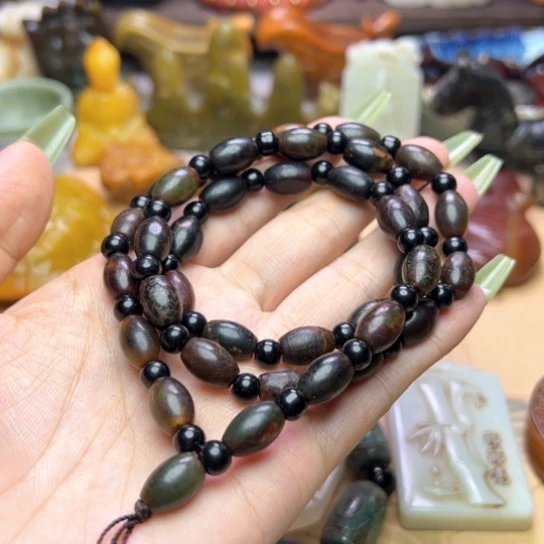 蛇纹石玉未镶嵌颈饰