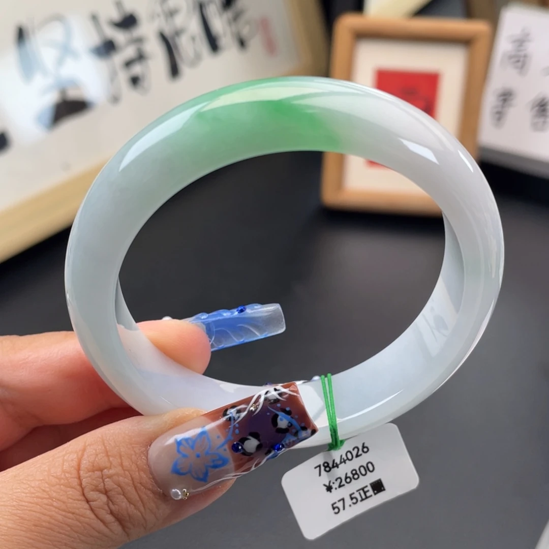 未镶嵌手镯翡翠一手）奶白飘绿正圈手镯