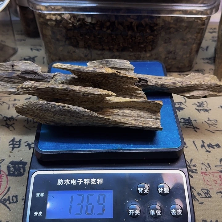 甜***蜜绿奇楠金沙叶虫漏136.9克