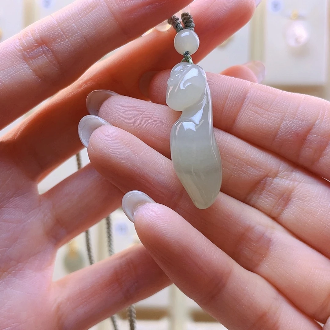 和田玉未镶嵌吊坠(赠链)