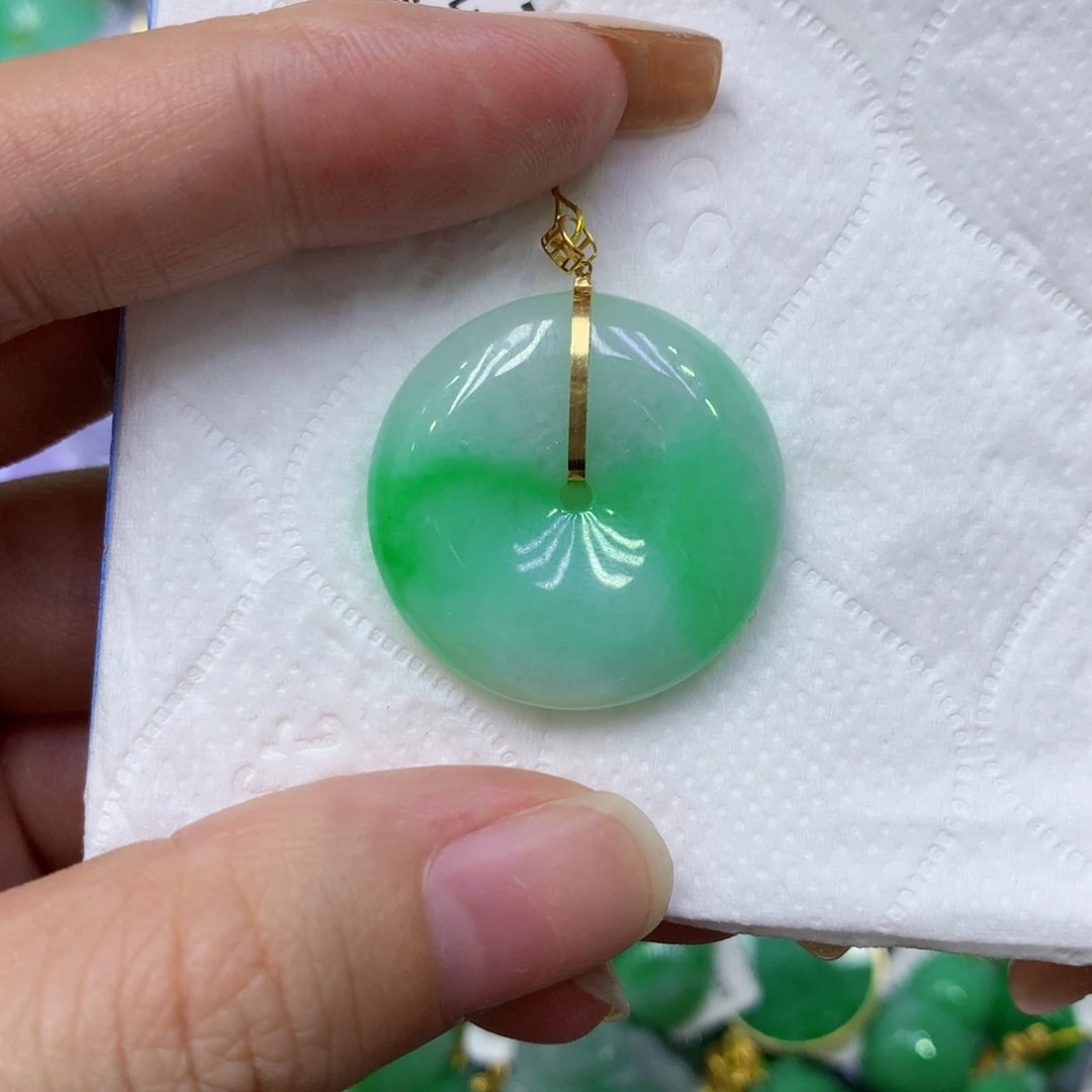 颈饰18K金镶嵌翡翠