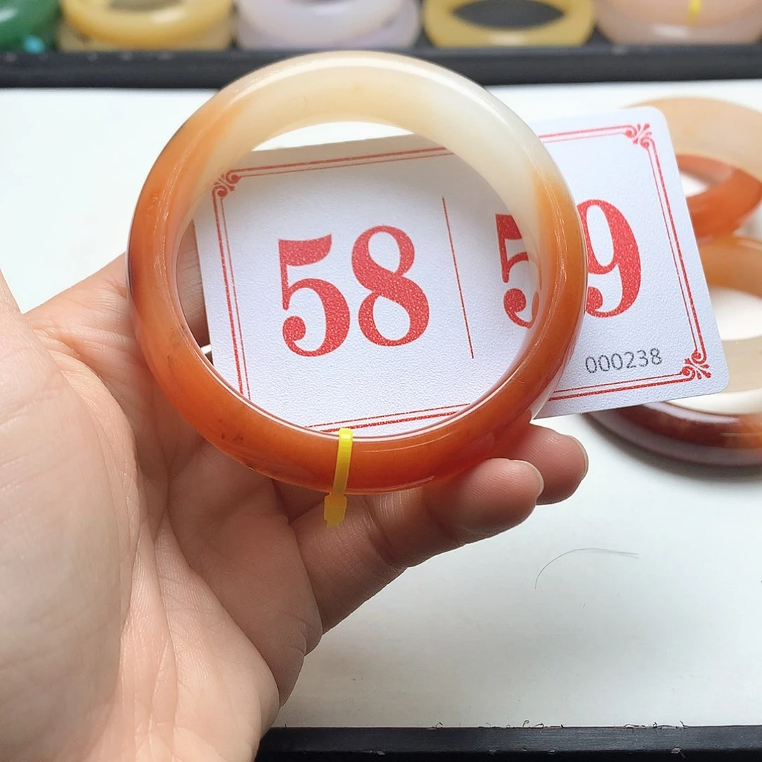 未镶嵌石英质玉（黄龙玉）手镯心*
