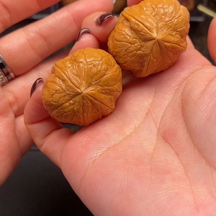 文玩核桃吊坠水晶三棱