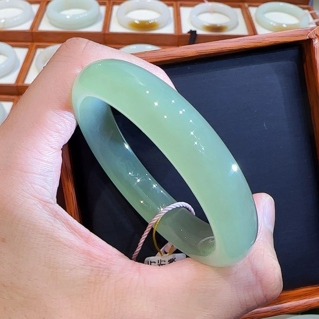 和田玉手镯未镶嵌冰猫绿底晴51 52 53