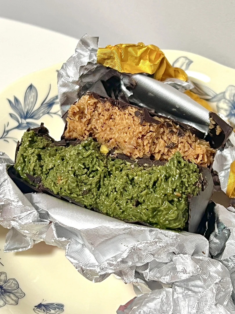 迪拜巧克力夹心纯可可脂开心果酱醇厚黑巧面包丝网红零食