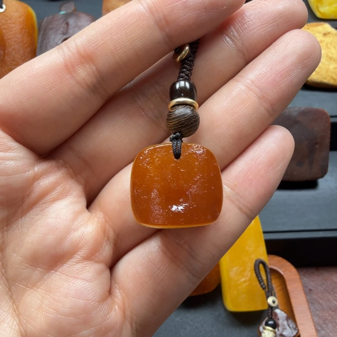 琥珀吊坠(赠链)未镶嵌