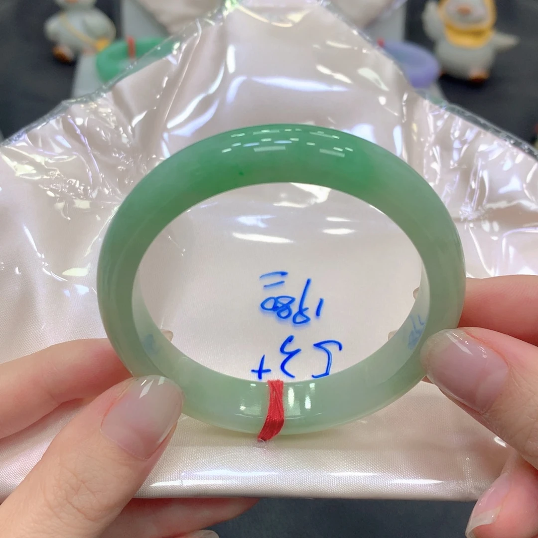 娜***.翡翠未镶嵌手镯翡翠