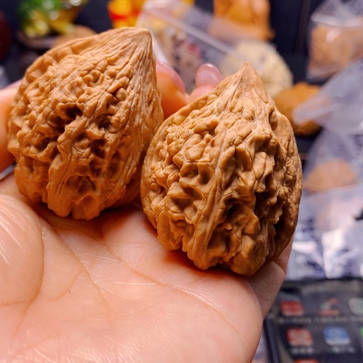 皂***君文玩核桃把件大沽石