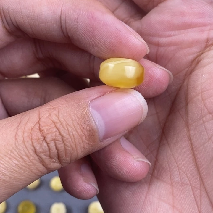 琥珀裸石未镶嵌L****？琥珀蜜蜡