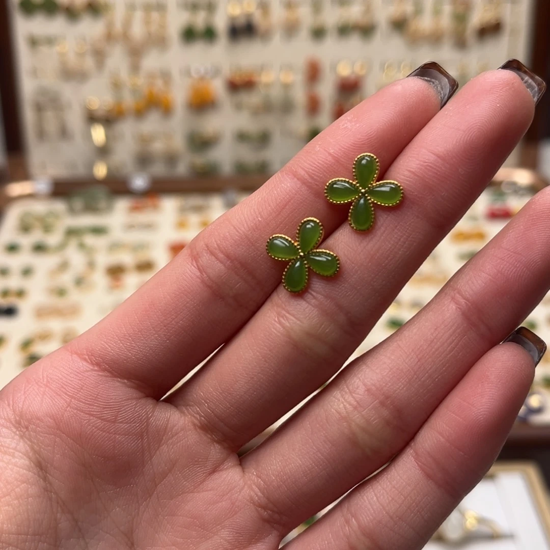 和田玉未镶嵌耳饰