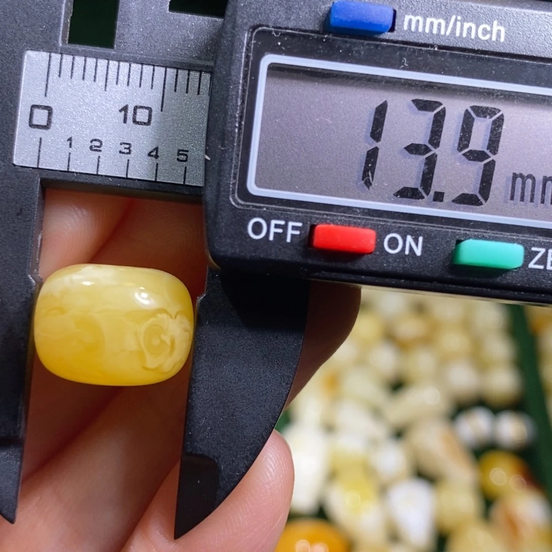 蜜蜡未镶嵌裸石配饰