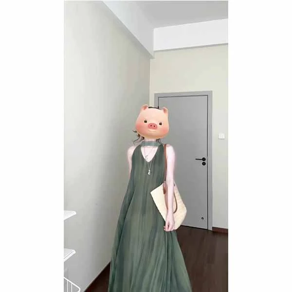 法式清冷感v领飘带晕染挂脖连衣裙女2025夏季度假宽松无袖长裙子