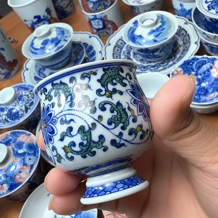 手绘青花五彩缠枝莲点工