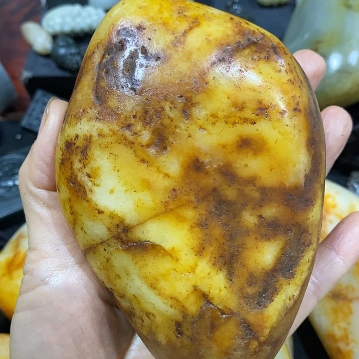 东***逝未镶嵌和田玉（糖玉）挂件