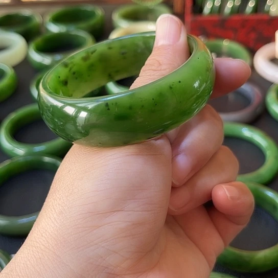 和田玉（碧玉）未镶嵌手镯