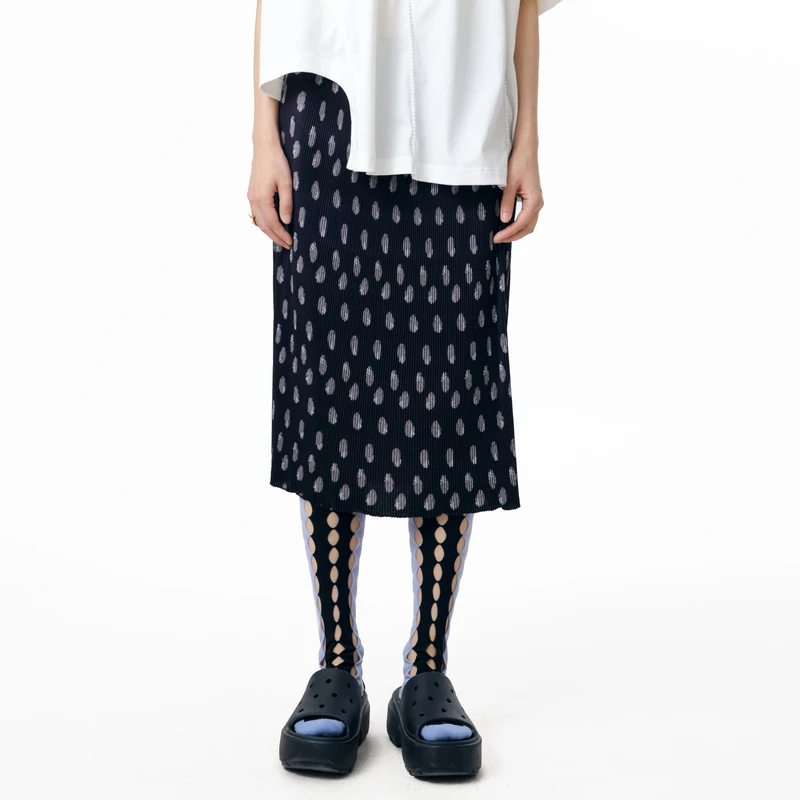 MOVEUP幻走2025夏季新款.FUN 趣味印花压褶黑色半身裙325220611