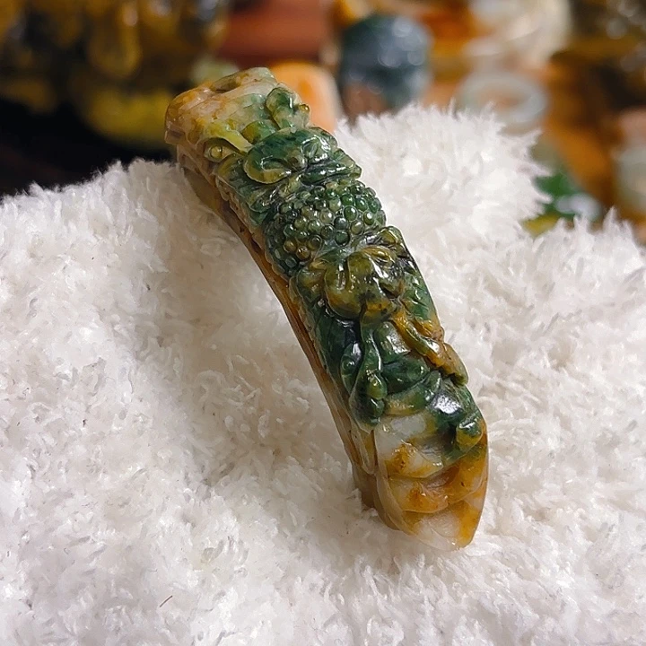 颈饰未镶嵌翡翠三位数