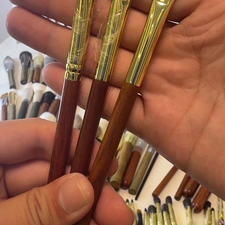 简禾沧州玄狐眼影