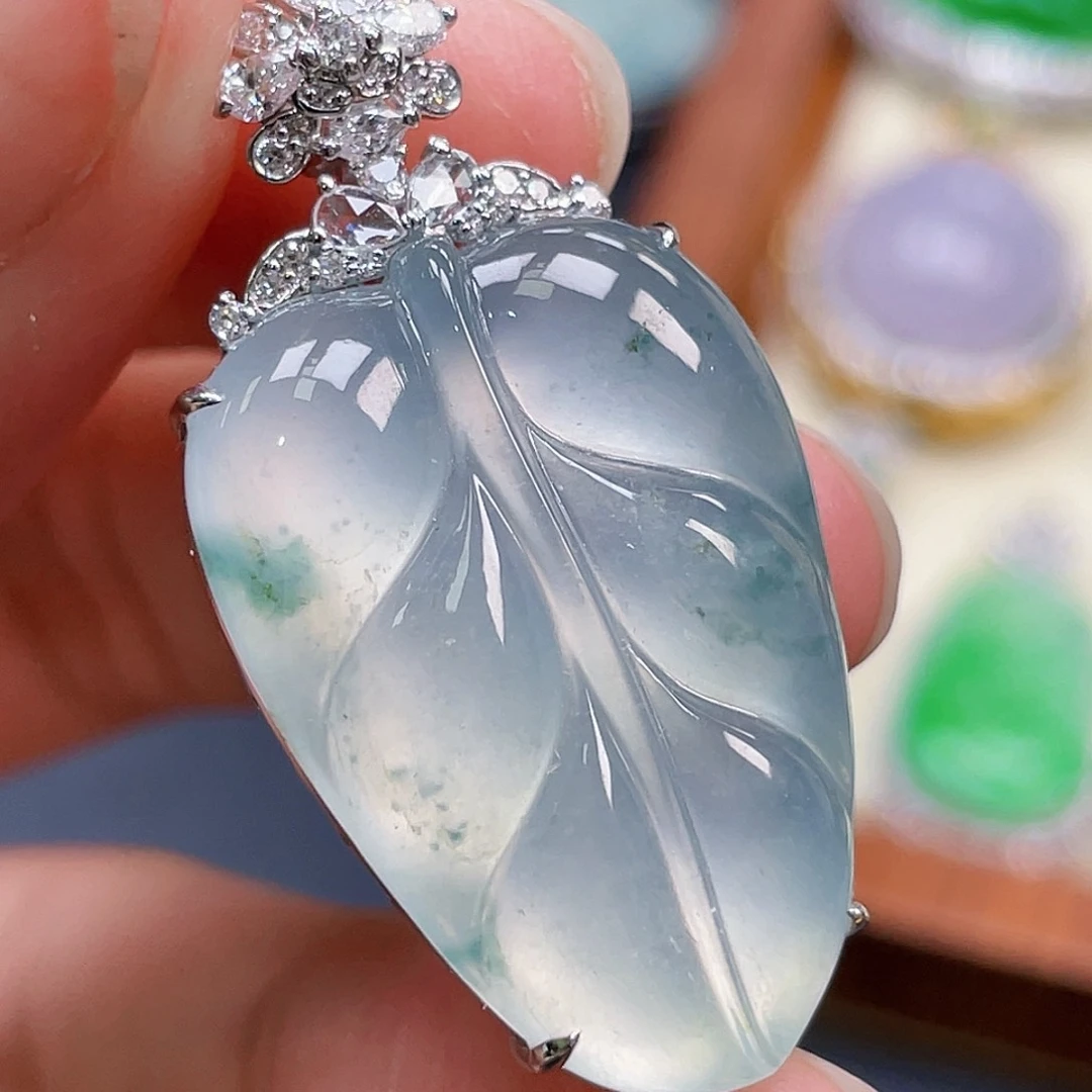 翡翠18K金镶嵌颈饰冰叶子