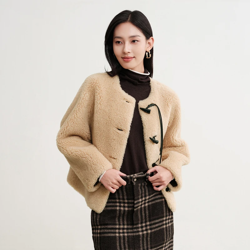 EP雅莹女装 绵羊毛圆领短款宽松毛呢外套 2025秋冬新款8106A