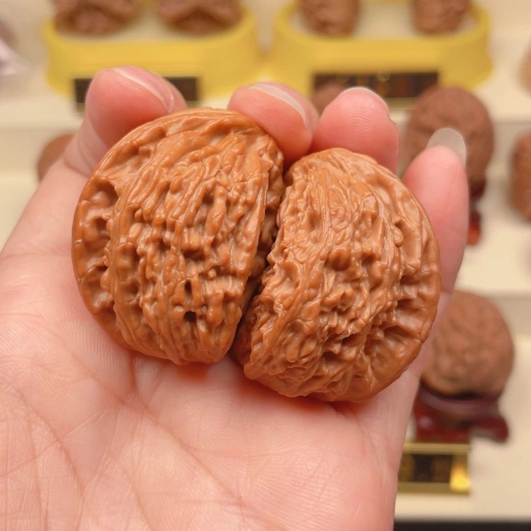 文玩核桃把件龙眼半壁