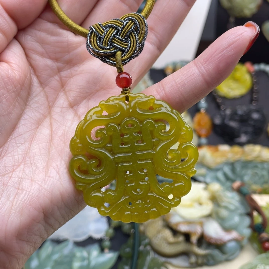 蛇纹石玉颈饰未镶嵌