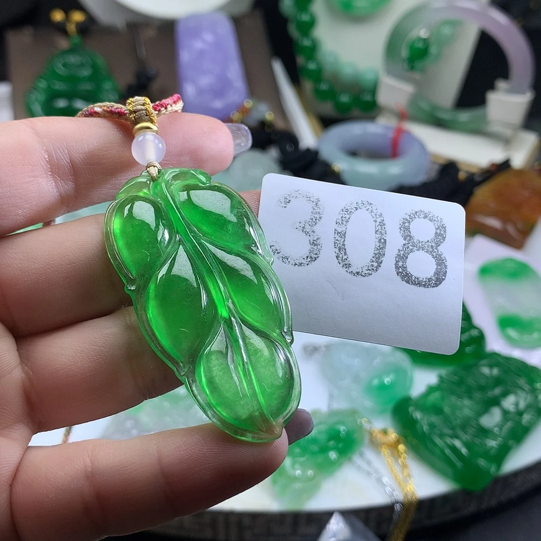 翡翠未镶嵌吊坠(赠链)