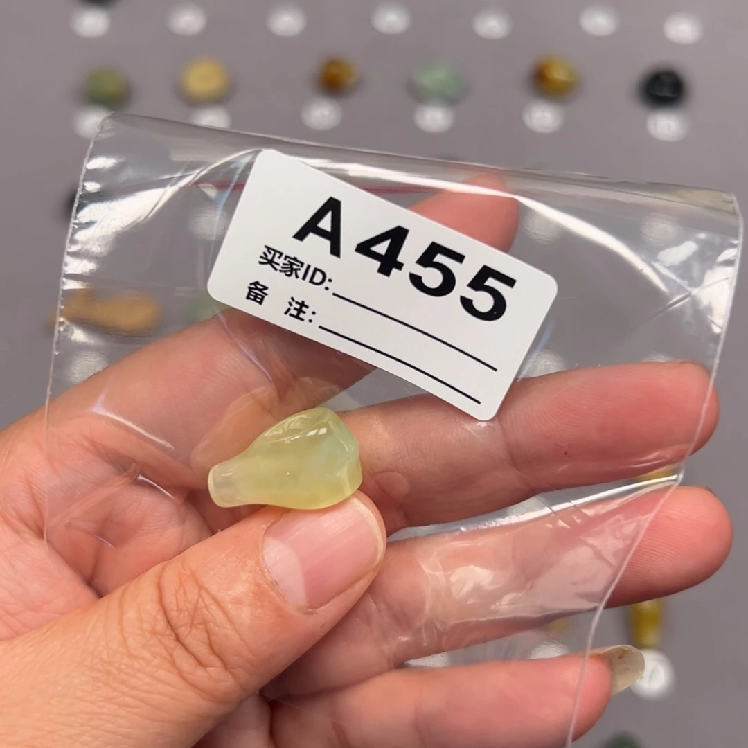 未镶嵌蛇纹石玉颈饰渔***儿微瑕不退不换