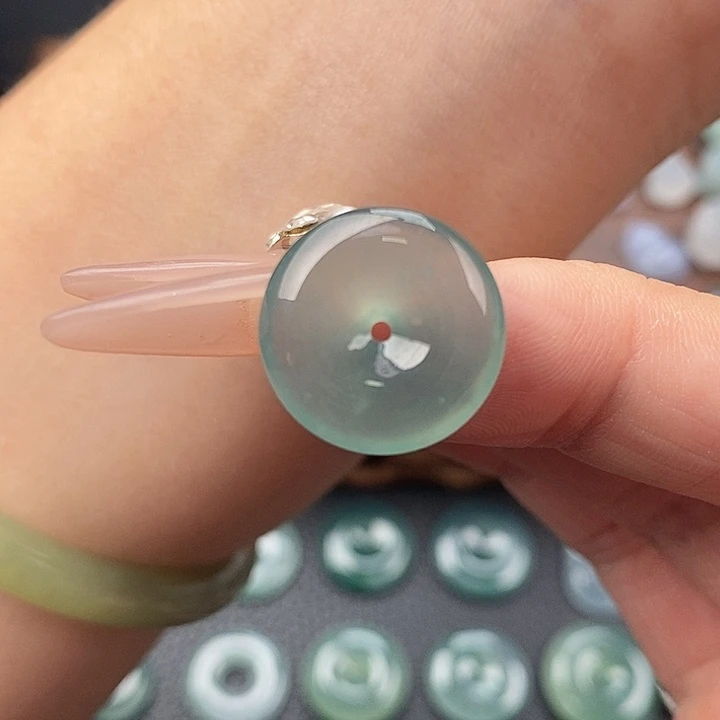 翡翠未镶嵌颈饰平安扣