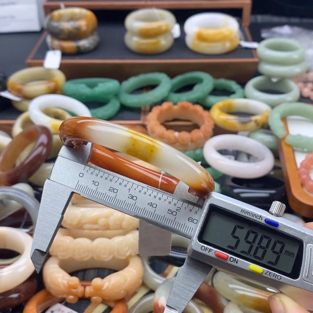 石英质玉未镶嵌手镯