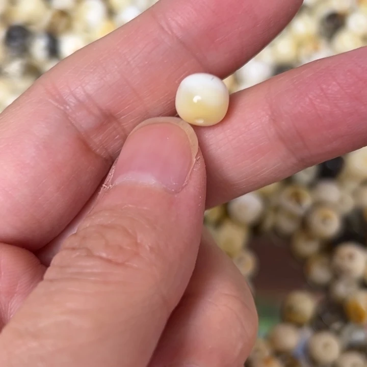 蜜蜡未镶嵌裸石8mm一个