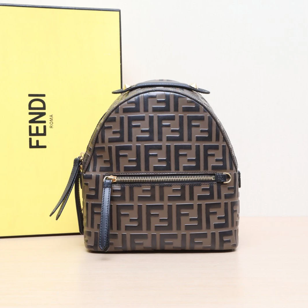 95新 FENDI/芬迪 活动黑黑 老花 PVC 双肩包