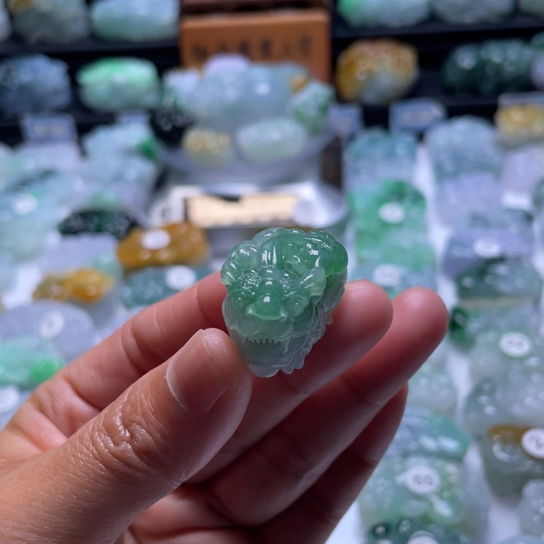 翡翠颈饰未镶嵌貔貅