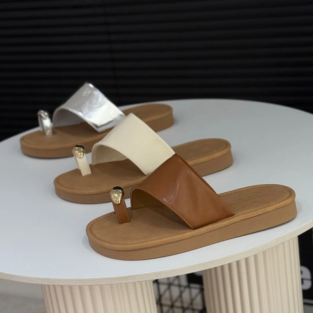 平底套趾一字拖鞋女2025夏季新款外穿配裙子金属夹趾沙滩凉拖鞋潮