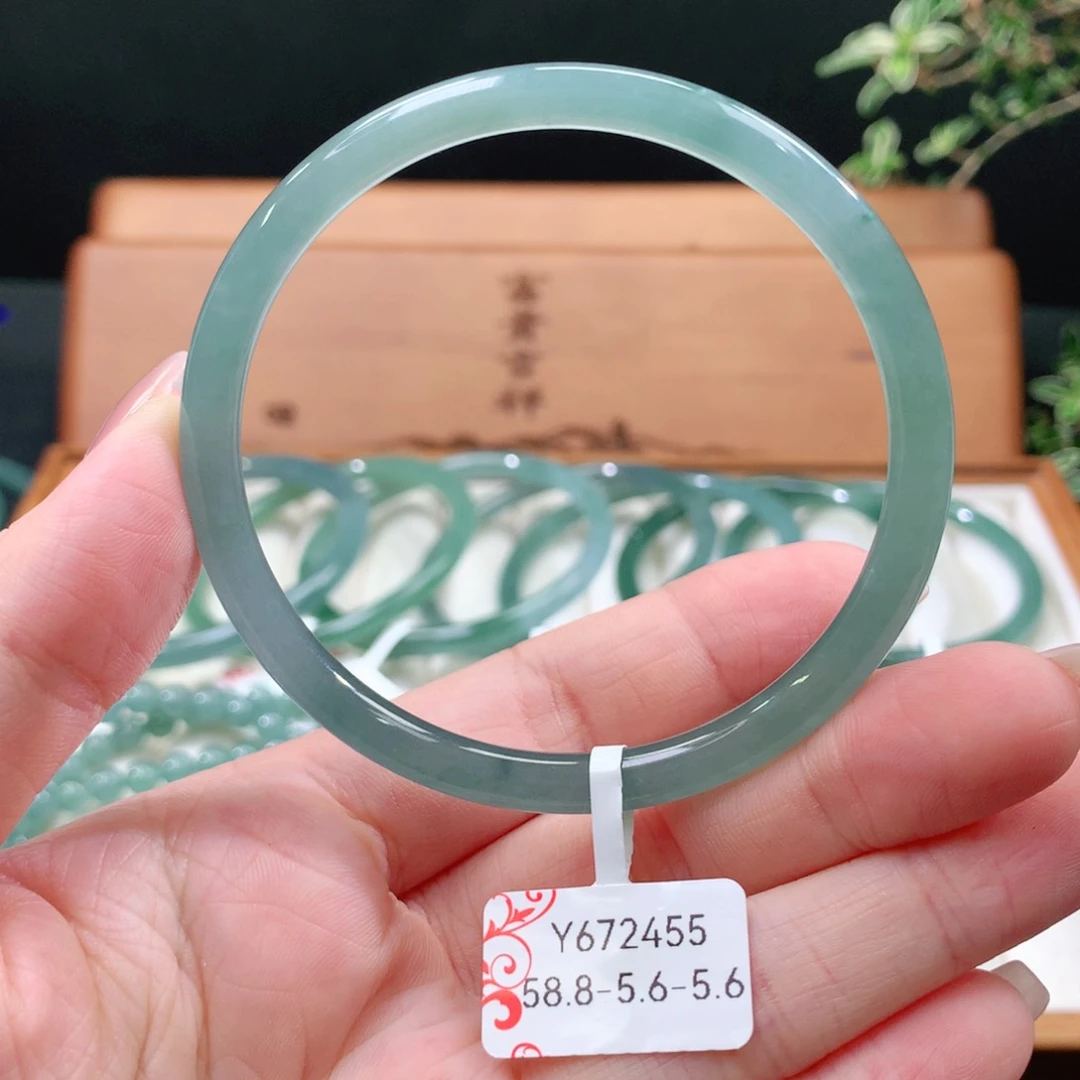 翡翠手镯未镶嵌天然