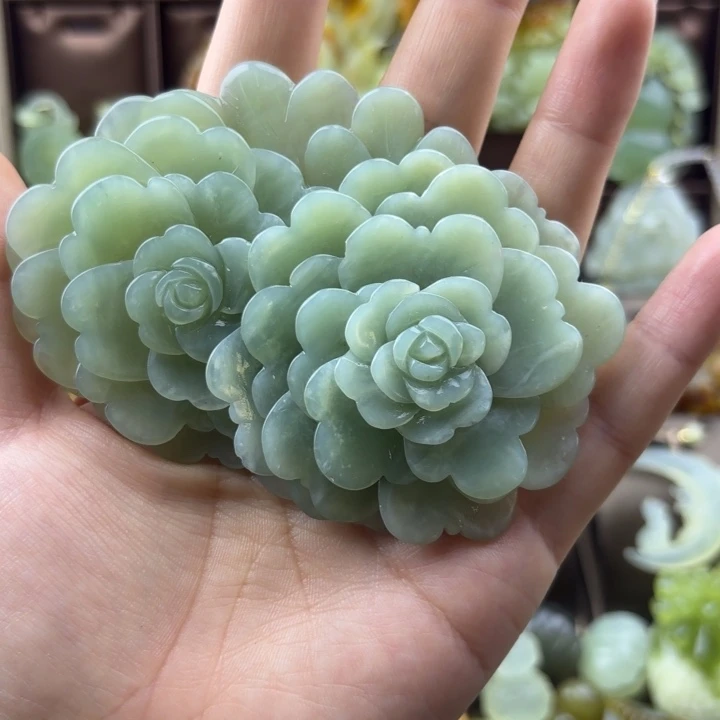 蛇纹石玉合金颈饰放**态