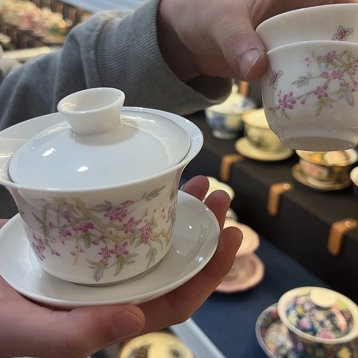 萨瓦德尔儿童亲亲我