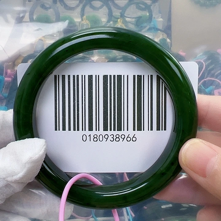 用***5未镶嵌手镯和田玉微瑕60