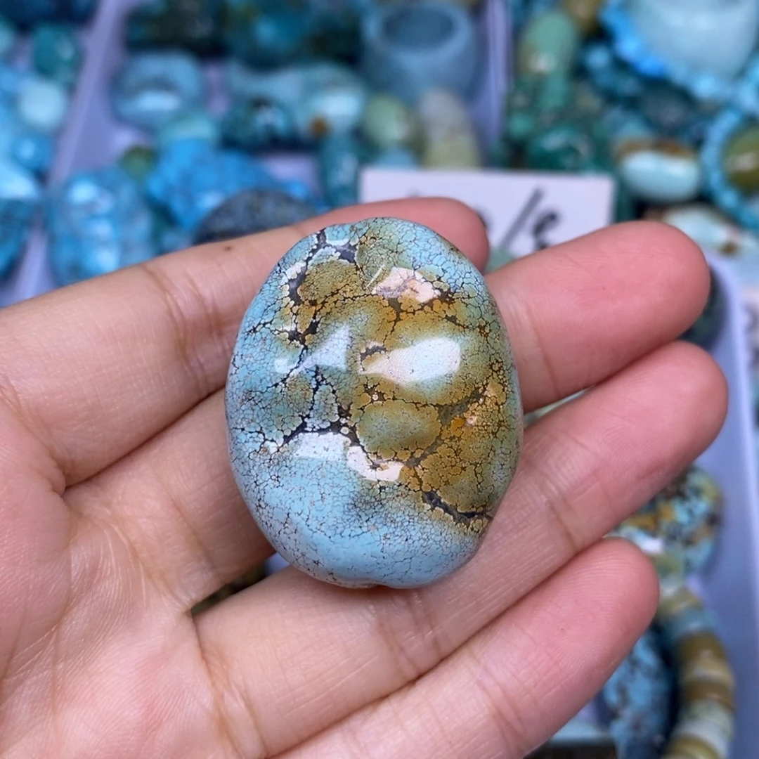 绿松石未镶嵌颈饰