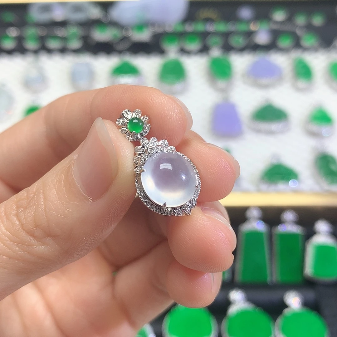 颈饰18K金镶嵌翡翠吊坠