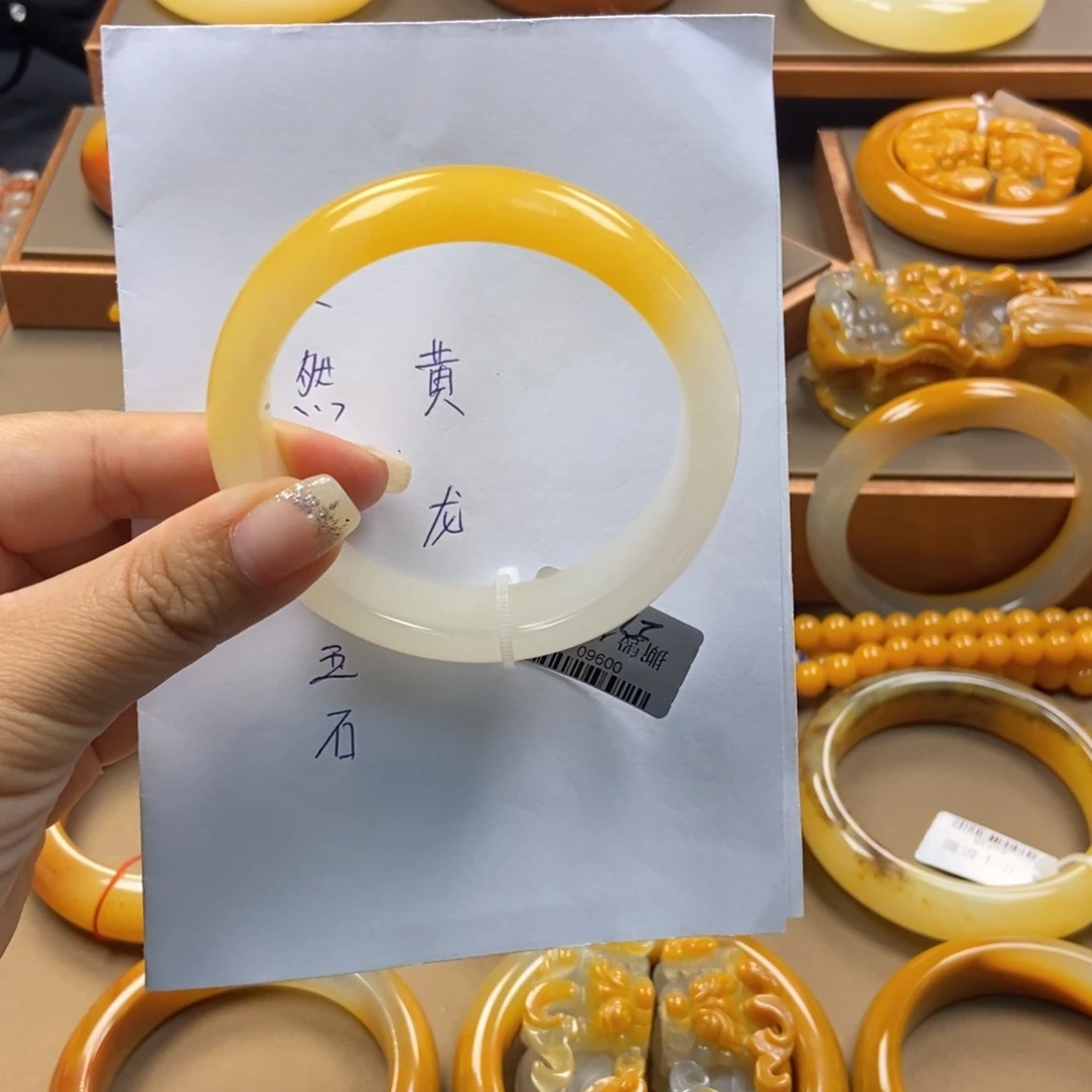 沉***海未镶嵌石英质玉（黄龙玉）手镯H