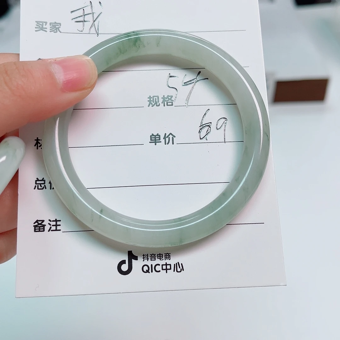 我***艺石英质玉未镶嵌手镯