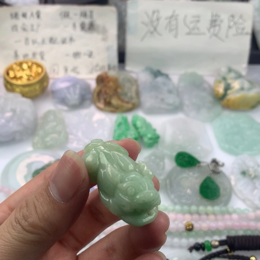 翡翠颈饰未镶嵌