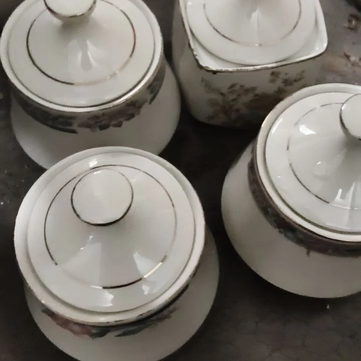 陶瓷盘子碗啥都有